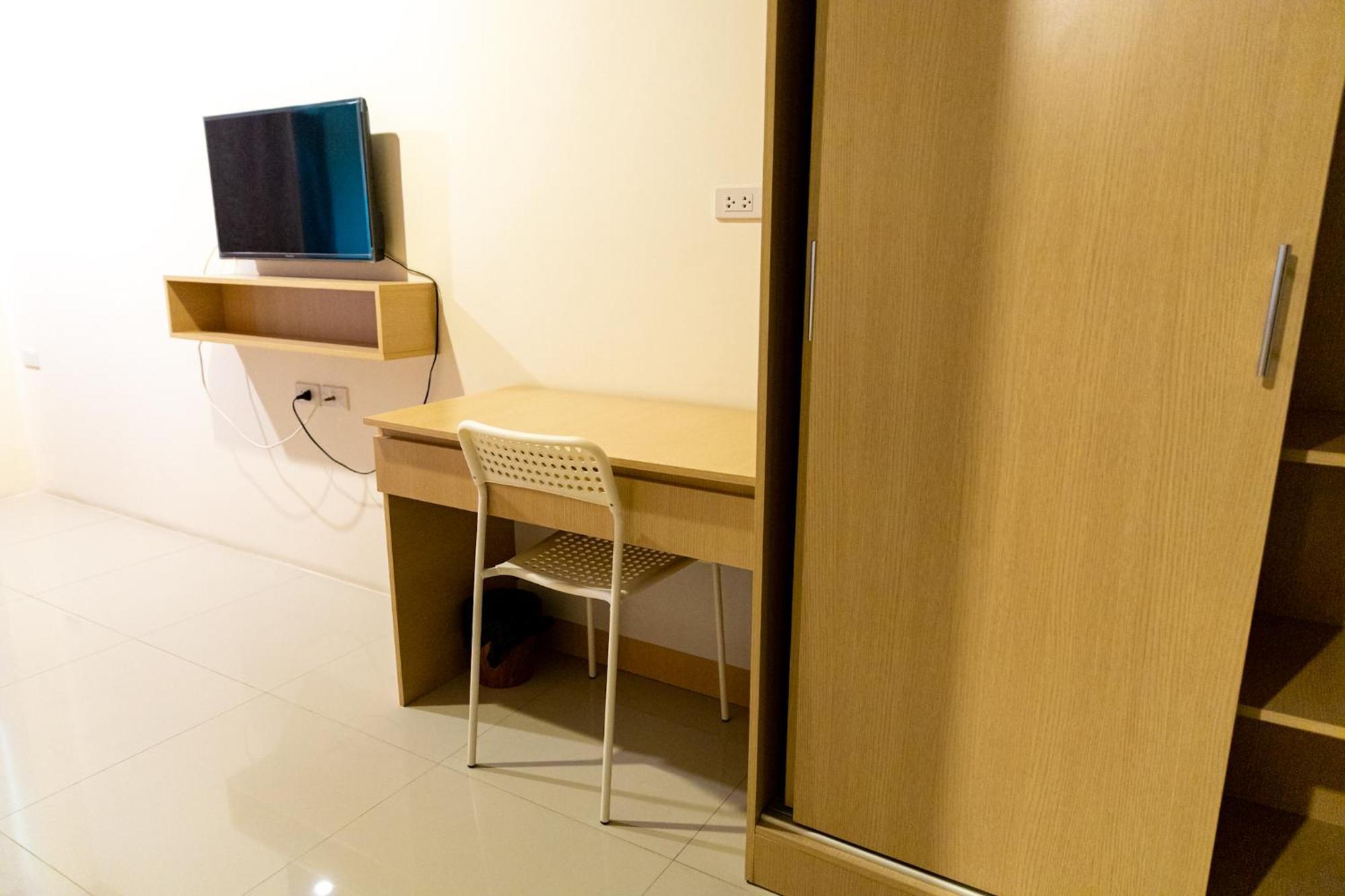 Sixty Star Love Place Hotel Bangkok Exterior photo